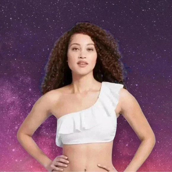 🆕White Ruffle Bikini Top - Picture 6 of 14